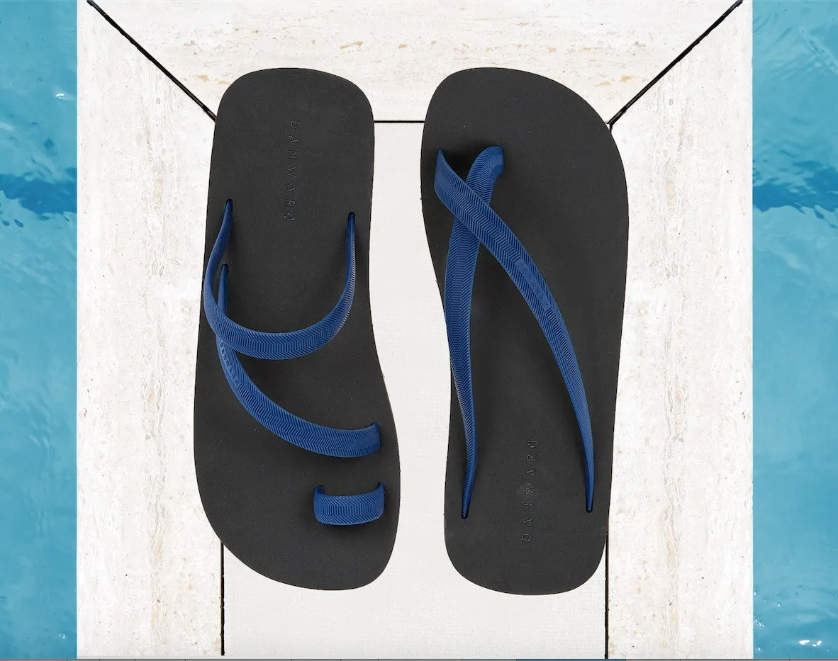 BICOLORED FLIP-FLOP WITH ASYMMETRIC CAGED UPPER,  BLACK WITH INDIGO