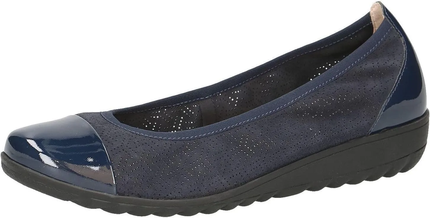 CAPRICE Women's Closed Ballet Flat