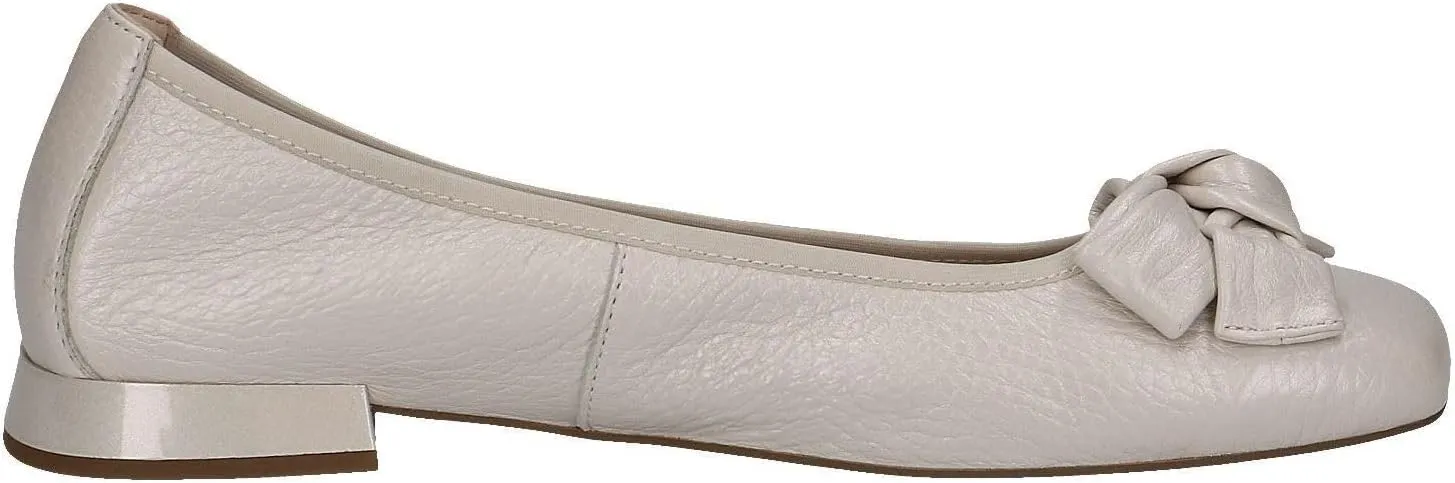 CAPRICE Women's Closed Ballet Flat