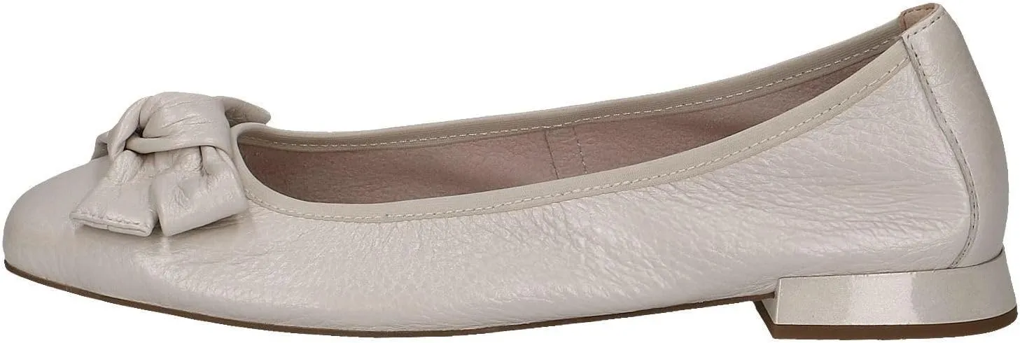 CAPRICE Women's Closed Ballet Flat