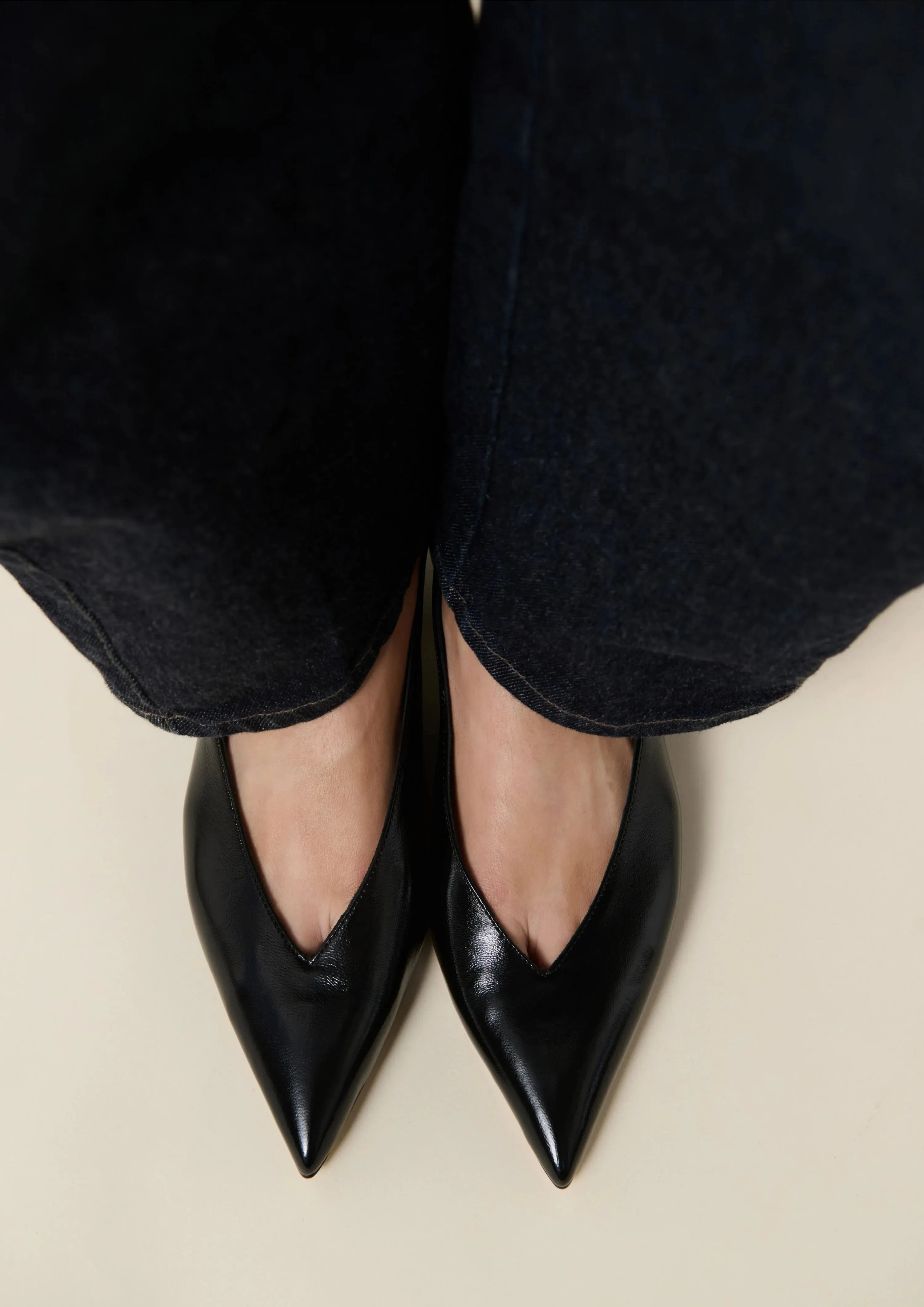 CLAUDIA FLAT - BLACK GLOSSY