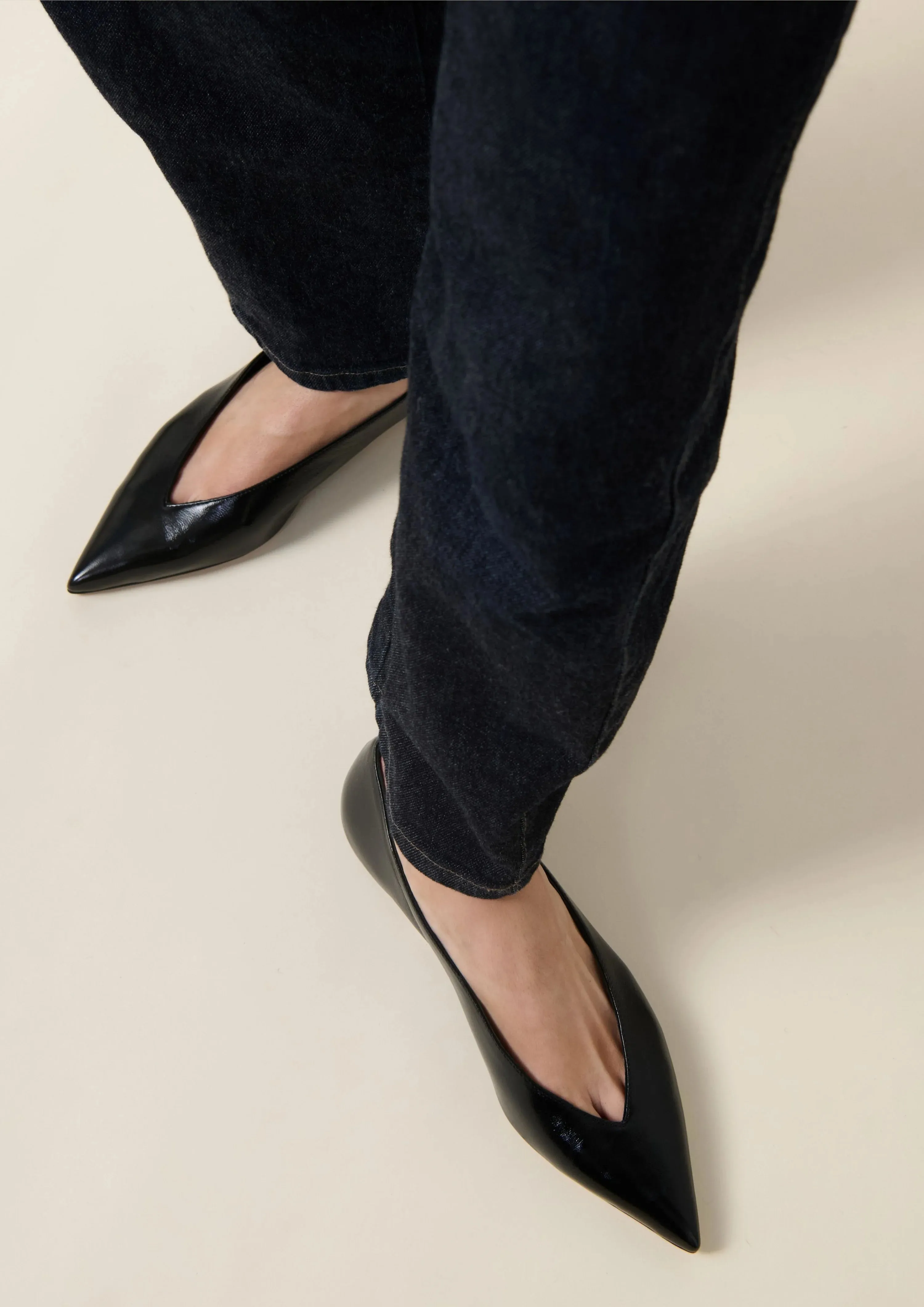 CLAUDIA FLAT - BLACK GLOSSY