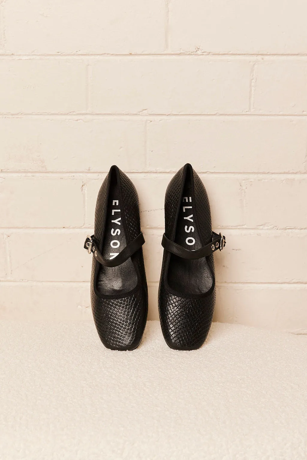 Elevation Flats - Black