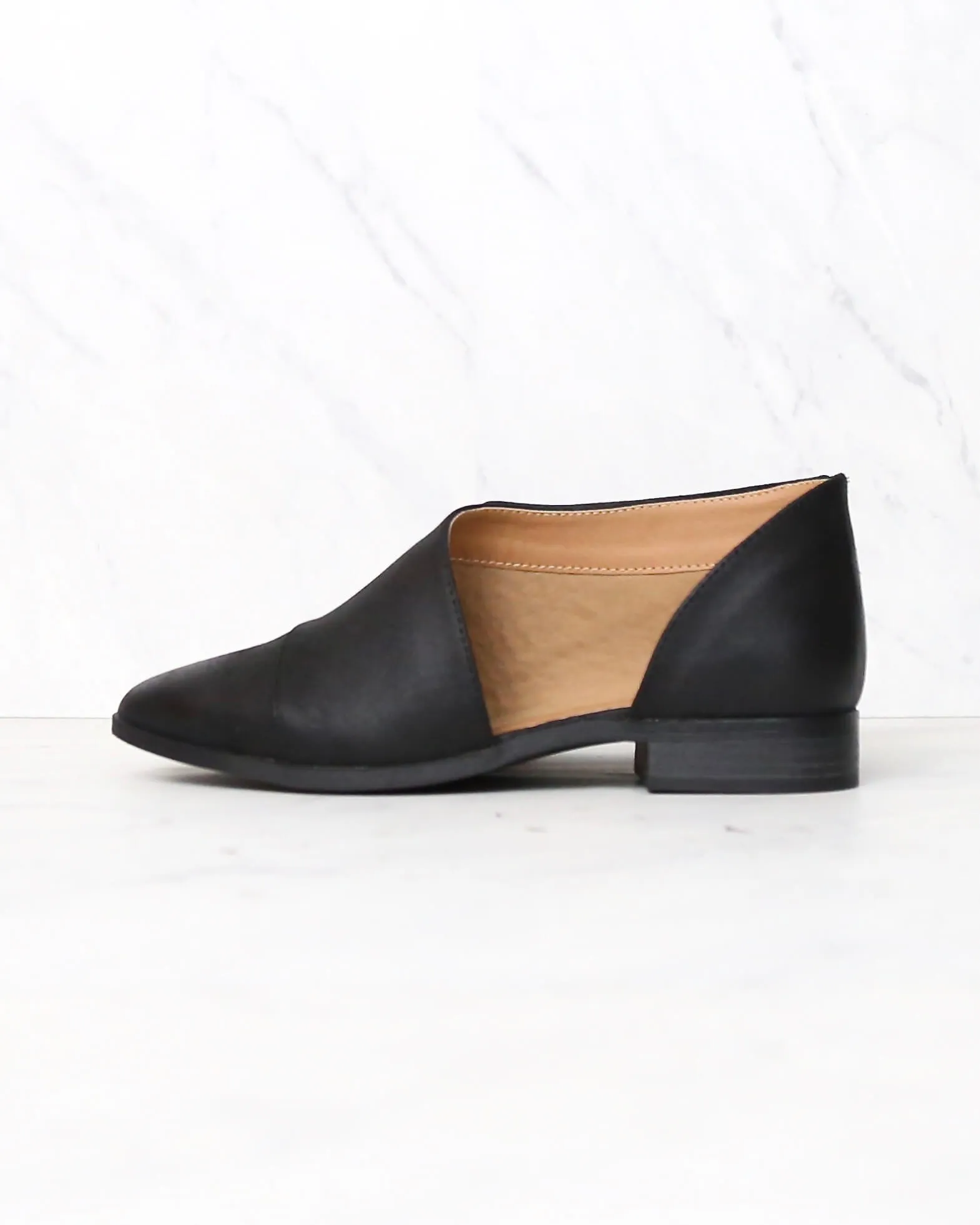 Gigi Vegan Pointed Toe Flats in Black