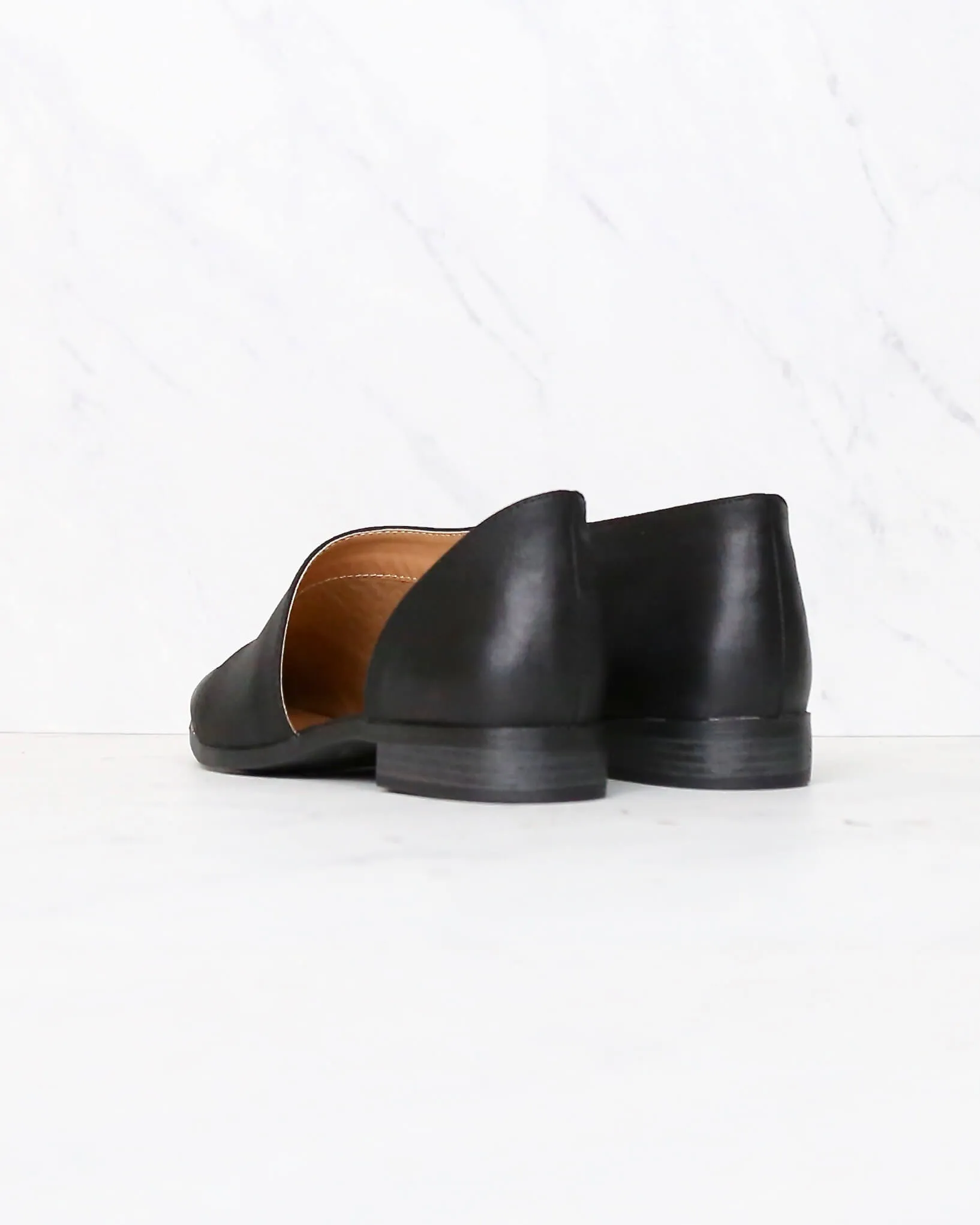 Gigi Vegan Pointed Toe Flats in Black