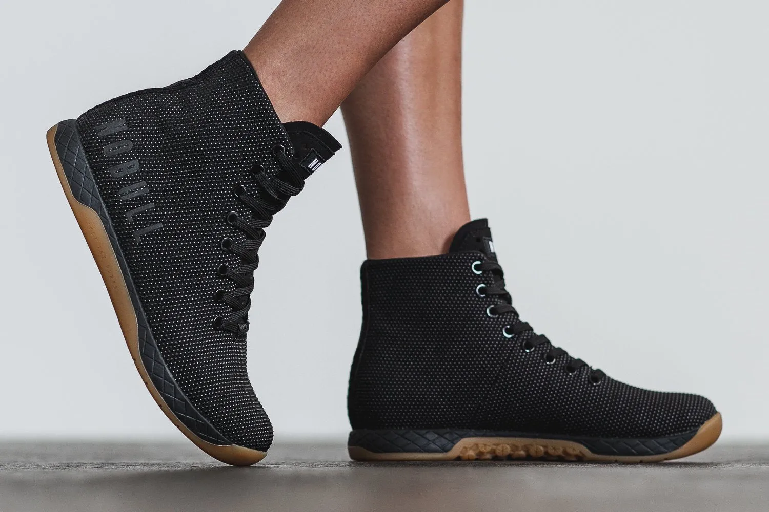 HIGH-TOP BLACK GUM TRAINER (WOMEN'S)