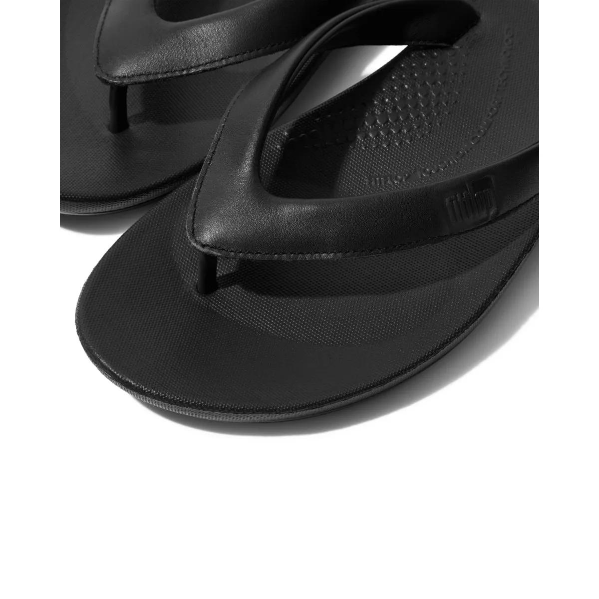 IQUSHION Ergonomic Leather Flip-Flops