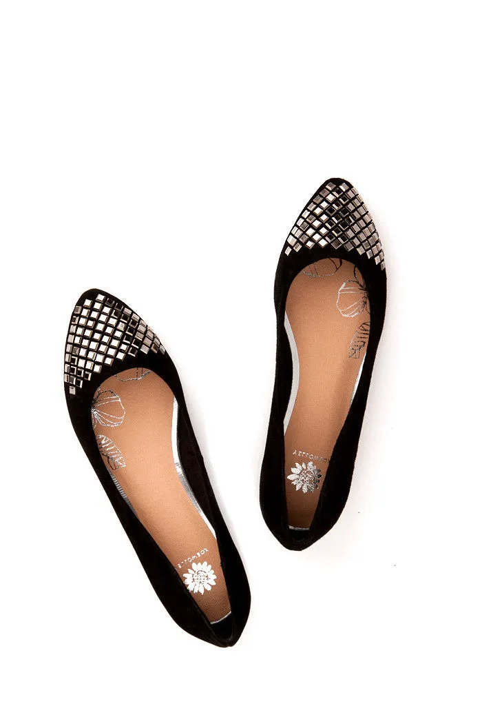 Ishara Flat in Black
