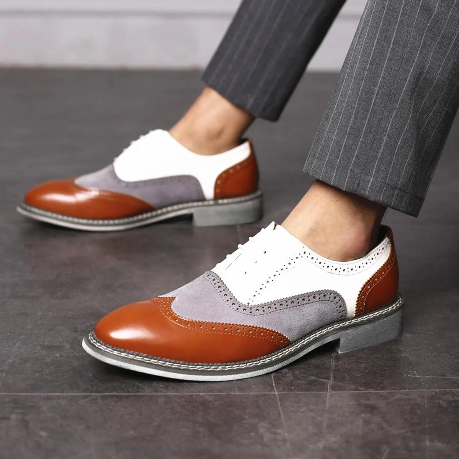 Men's Wingtip Two Tone Patchwork Brogue Oxfords Shoes: Fashion Classic Round-Toe Lace Up Low Top Leather Dress Shoes