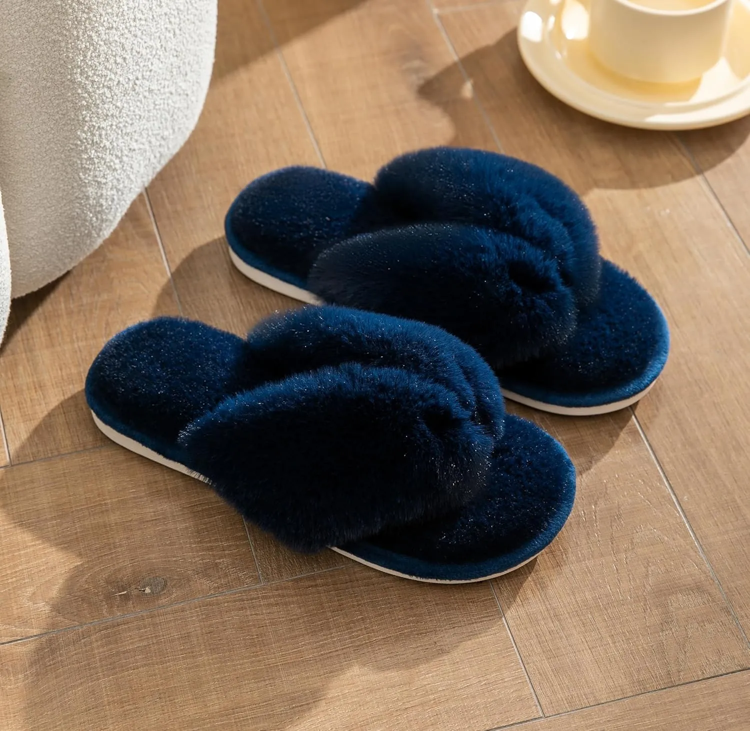 Onmygogo Plush Indoor Flip Flop Thong Slippers for Women Open Toe, Fuzzy Faux Fur Spa House Slippers