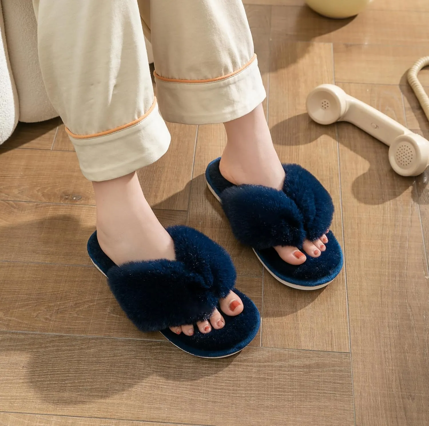 Onmygogo Plush Indoor Flip Flop Thong Slippers for Women Open Toe, Fuzzy Faux Fur Spa House Slippers