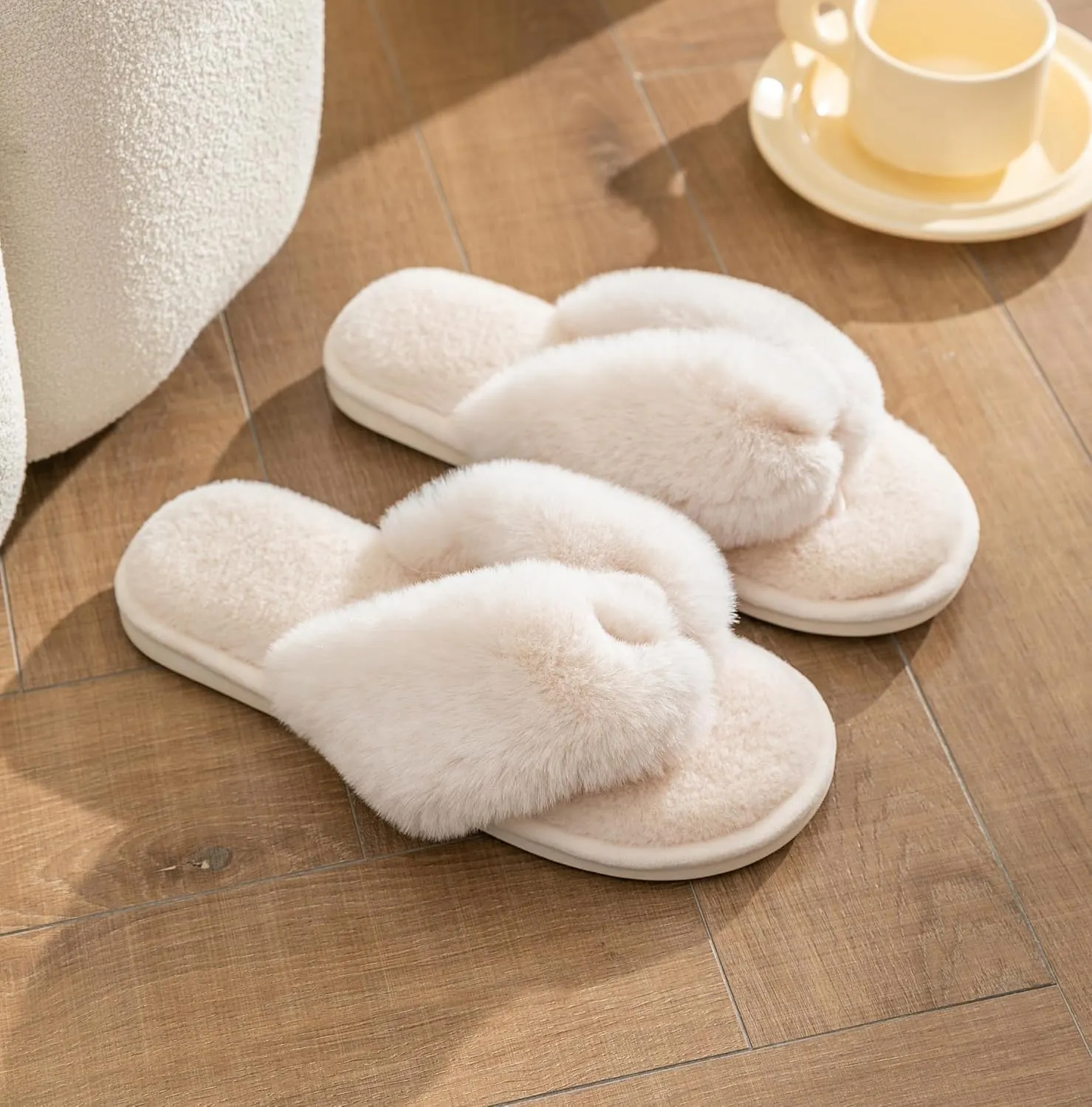 Onmygogo Plush Indoor Flip Flop Thong Slippers for Women Open Toe, Fuzzy Faux Fur Spa House Slippers