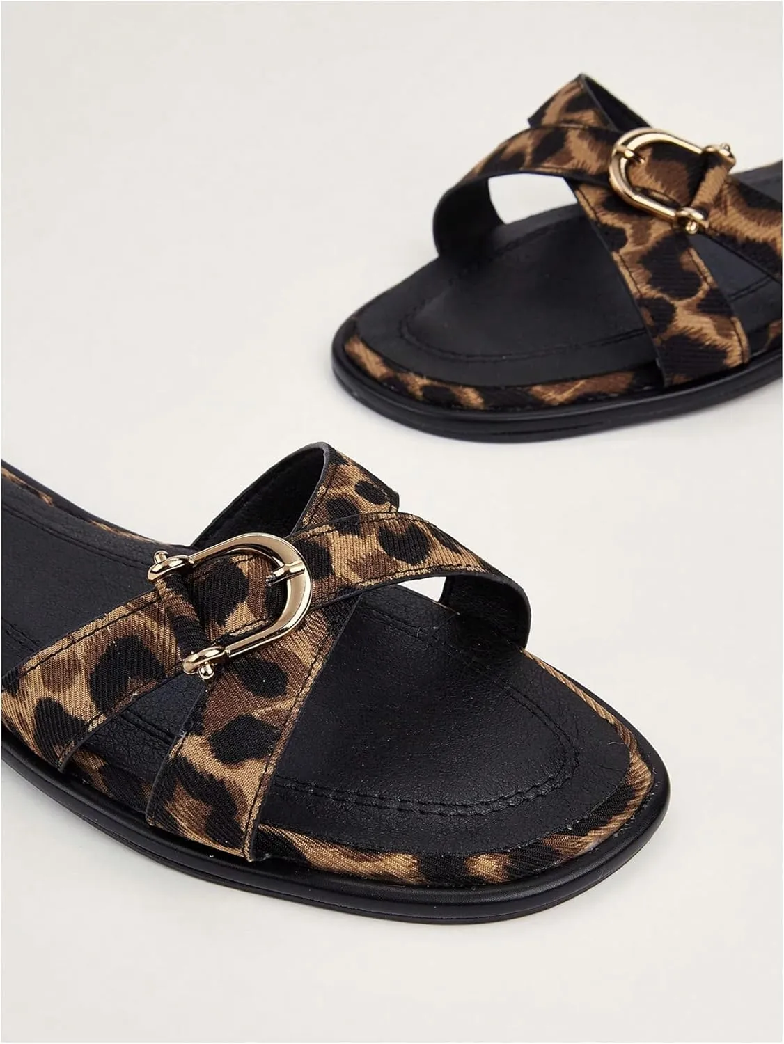 OYOANGLE Women's Leopard Print Flat Sandals Criss Cross Band Retro Casual Slides