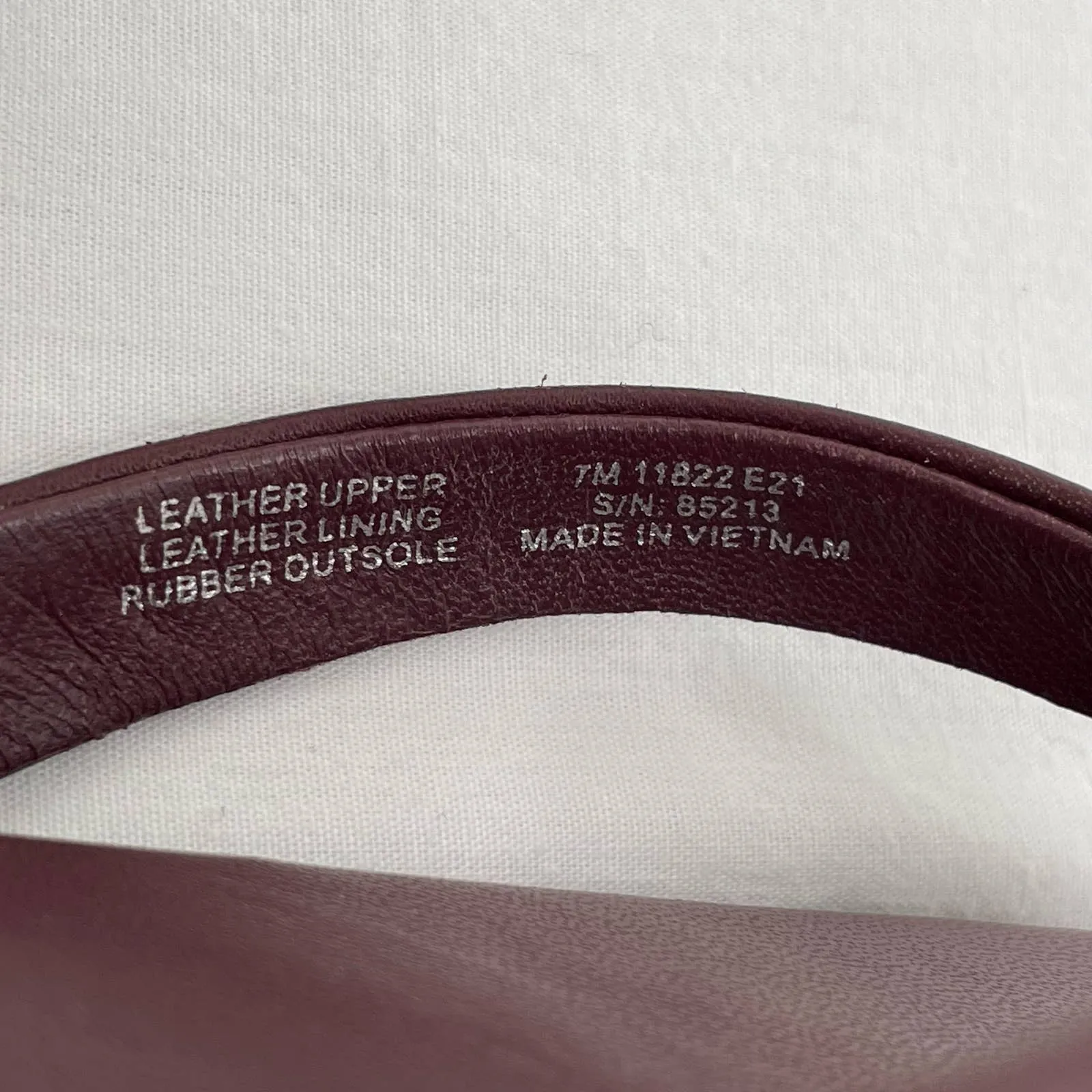 Tory Burch Benton Thong Sandals New Claret Wine Burgundy Logo Medallion Size 7