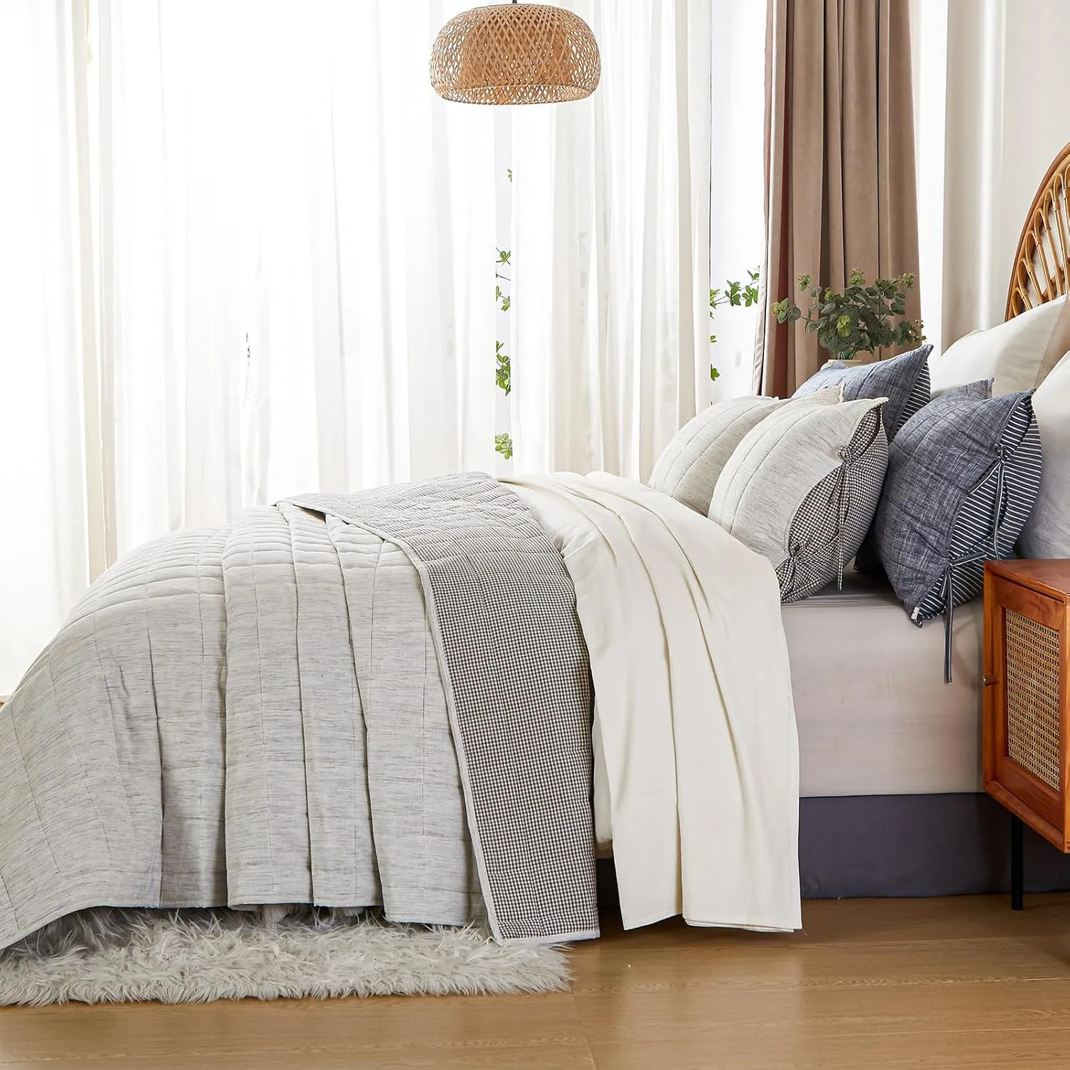 White Twin Quilt， Cotton Linen Twin Quilt Bedding Set，2-Pieces Quilted with Grey Gingham Coverlet Light Weight Bedding comforters with 1 Pillow Sham