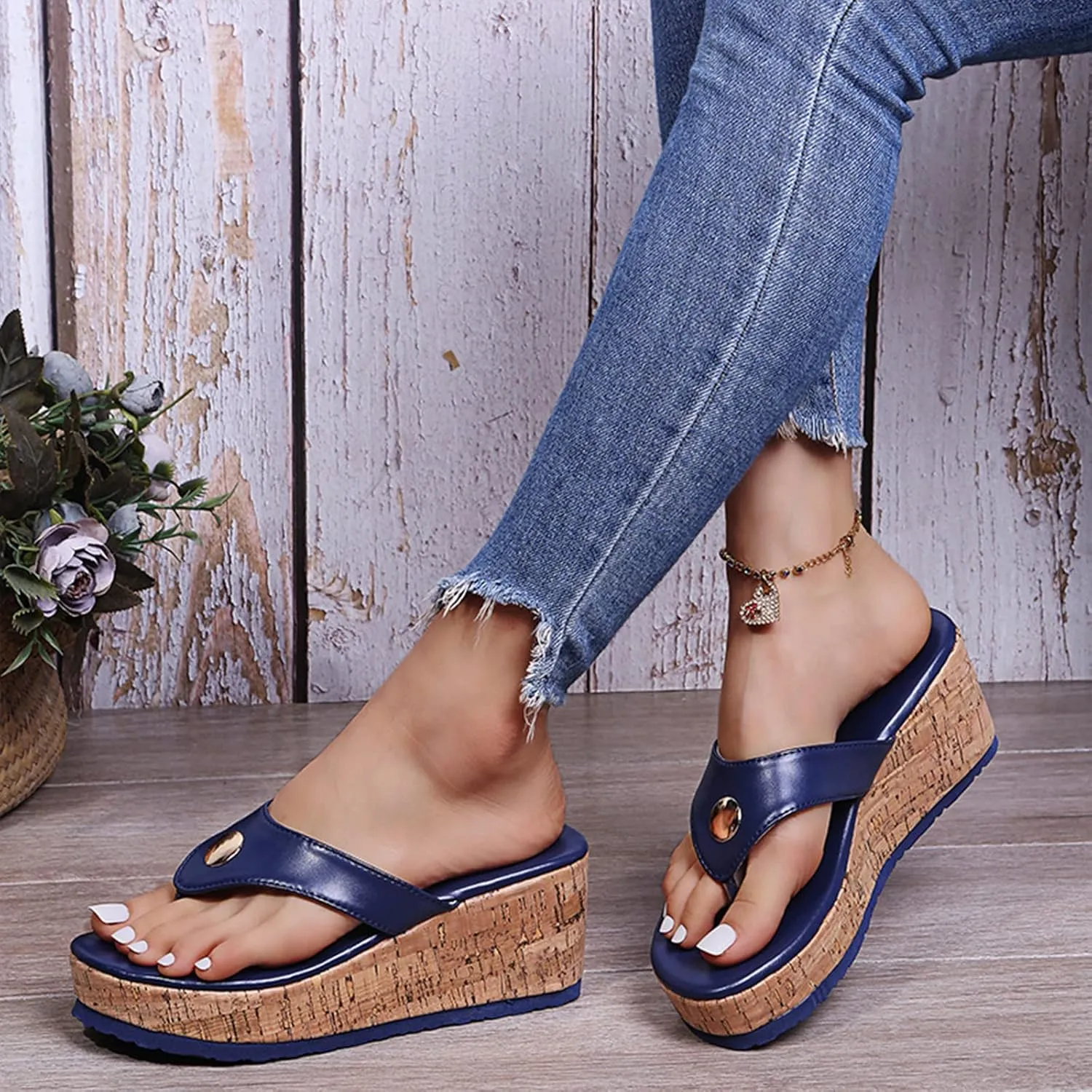 Women's Leather Platform Clip Toe Flip Flops with Arch Support Summer Casual Anti-Slip Orthopedic Wedges Walking Sandals Beach Flip