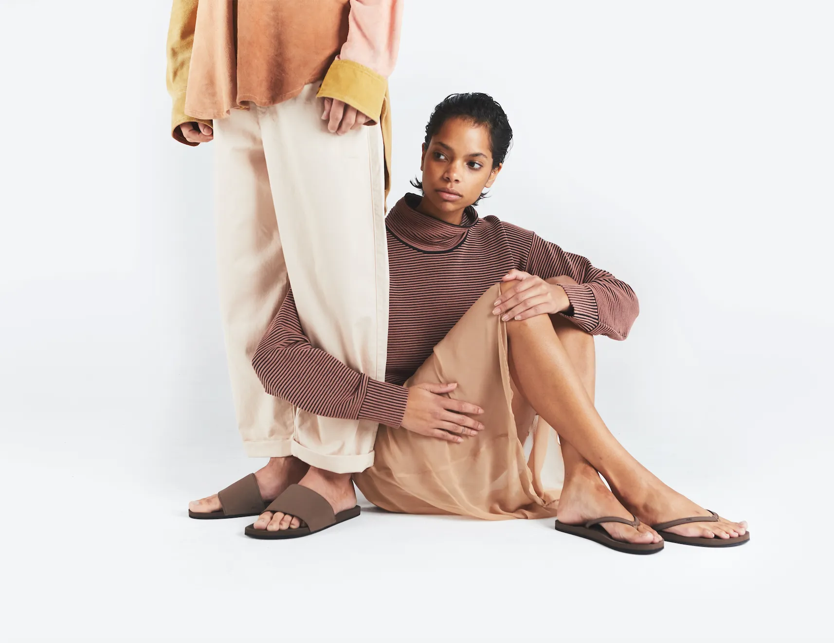 Women's Thongs - Soil